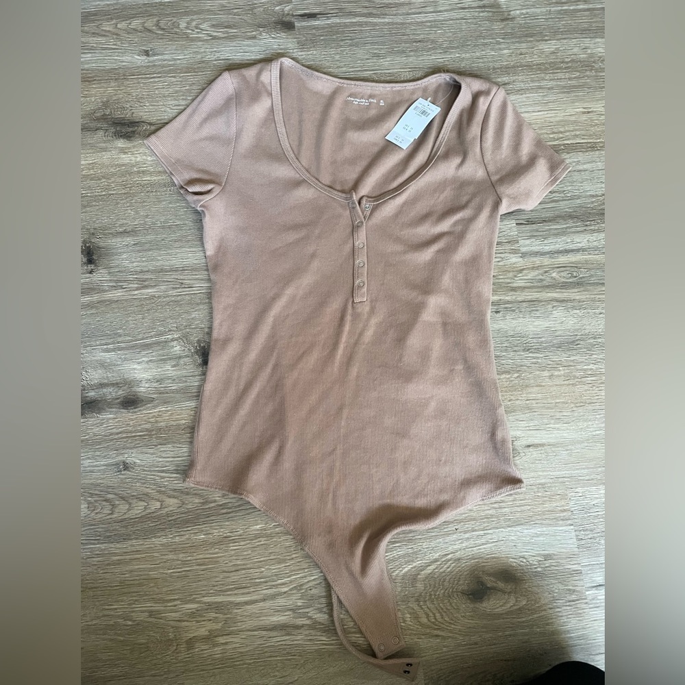 A&F short sleeve henley bodysuit